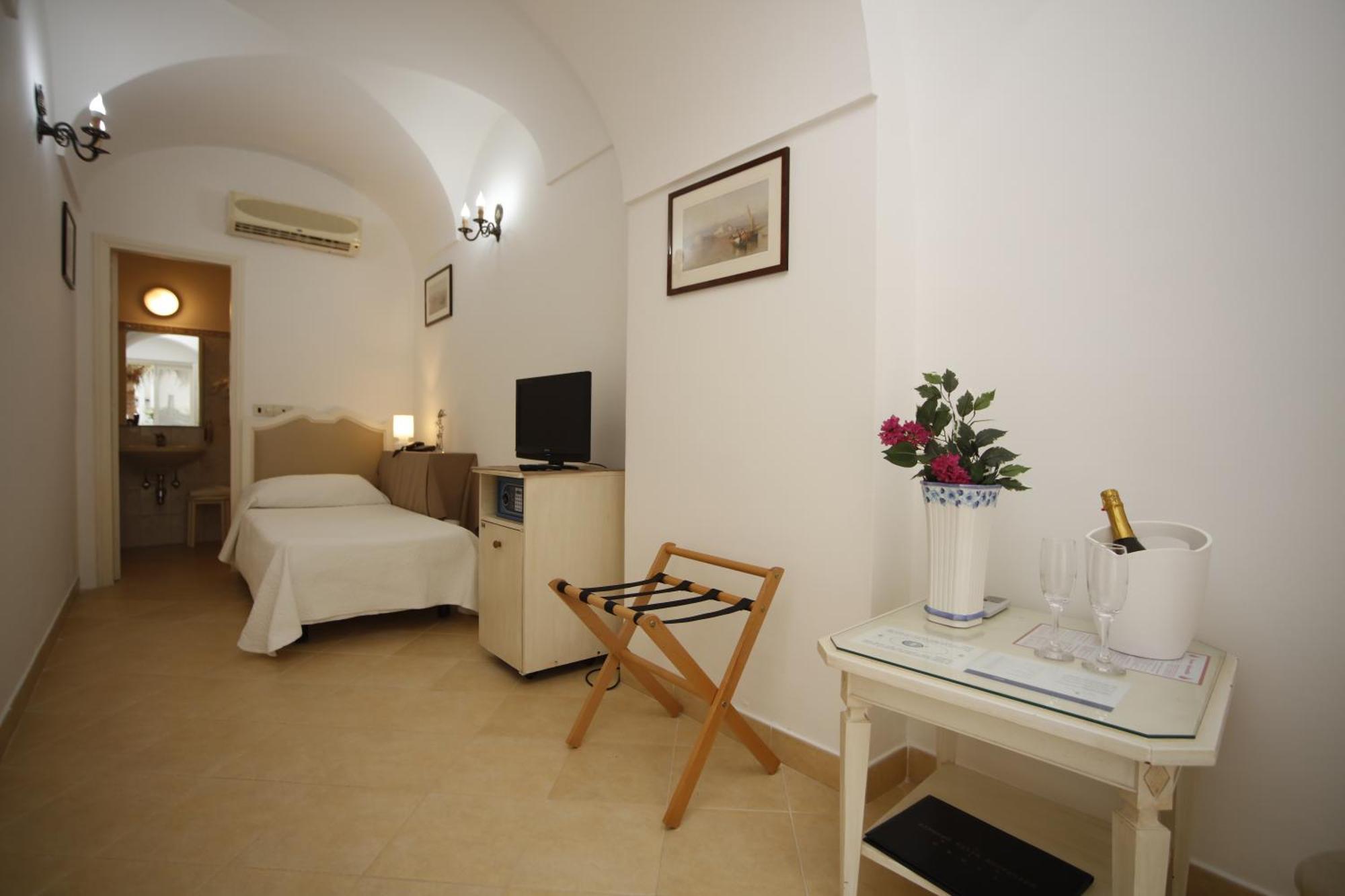 Hotel San Felice Capri Bilik gambar
